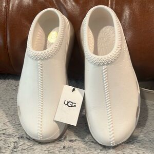 NIB YOUTH 5 WOMEN'S 6.5-7 UGG TASMAN SPORT CLOG WATERPROOF SLIPPERS WHITE